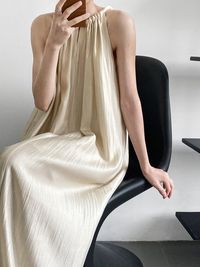 Loose-fitting Off-shoulder Sleeveless Maxi Dress with Halter Neck Tie Straps.