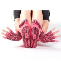 Portable Yoga Glove Sock Set Sweat-absorbing Non Slip Sports Five-toed Socks High Quality Half Finger Gloves Color Red