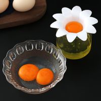 2PCS Daisy Plastic Egg Separator, Egg White Yolk Divider Kitchen Gadgets Baking Tools Egg Extractor