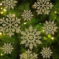 36Pcs Christmas White Snowflake Ornaments Plastic Glitter Snowflake Ornaments for Winter Christmas Tree Decoration, Size Vary Craft Snowflakes(Gold)