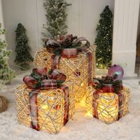 Set of 3 Christmas Light Gift Boxes Decorations LED Light Up AAA Battery Power Tree Ornament Indoor Outdoor Holiday Party Home Yard Size 15CM 20CM 25CM