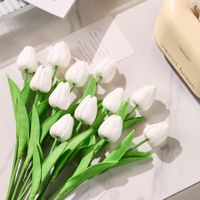 20pcs White Flowers Artificial Tulip Silk Fake Flowers for Mother's Day Easter Valentine’s Day Gifts in Bulk Home Kitchen Wedding Decoration